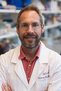 Jaume Padilla Headshot in the Lab