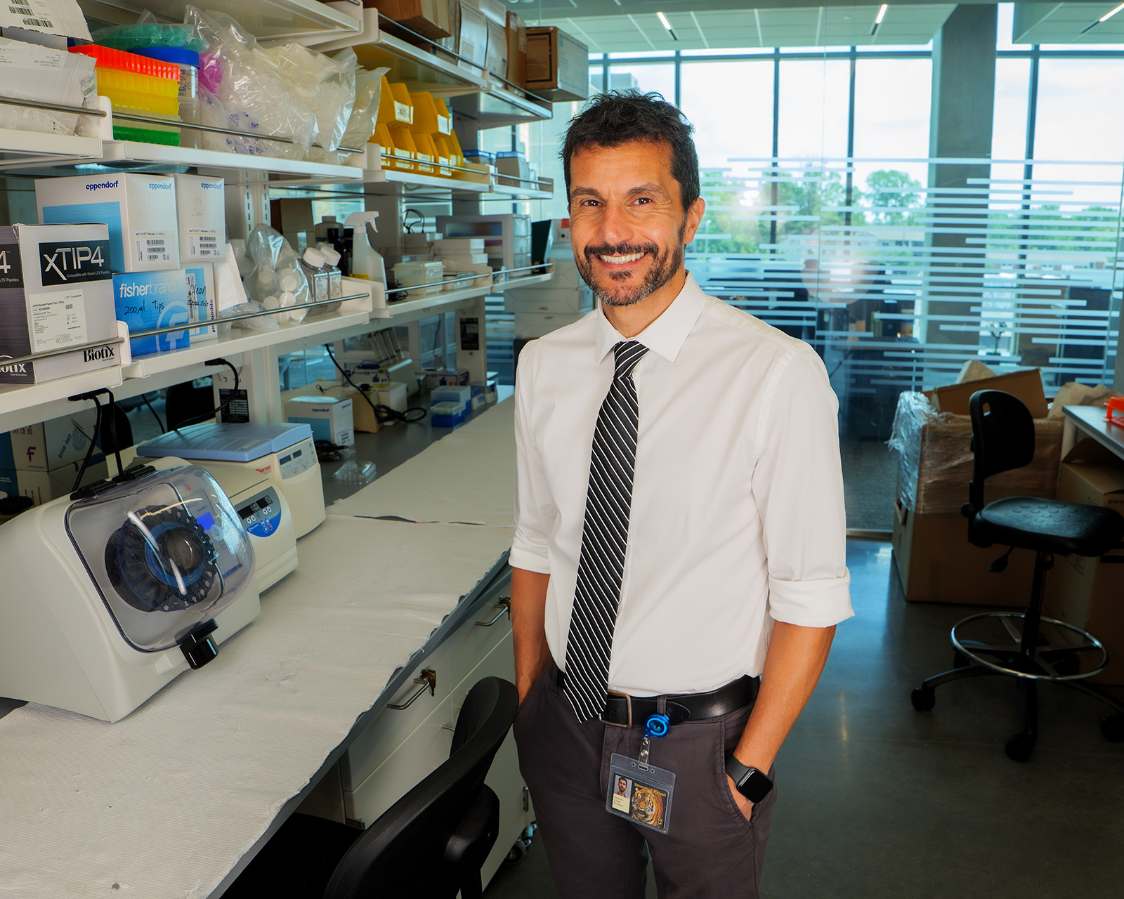 Alejandro Chade in the lab at the Roy Blunt NextGen Precision Health building.