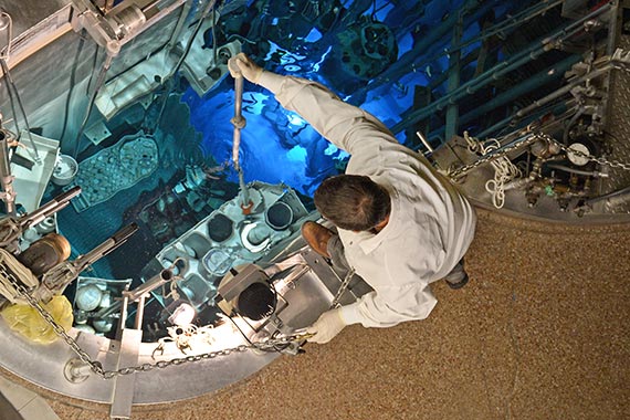 MU scientists looking down at reactor cooling pool
